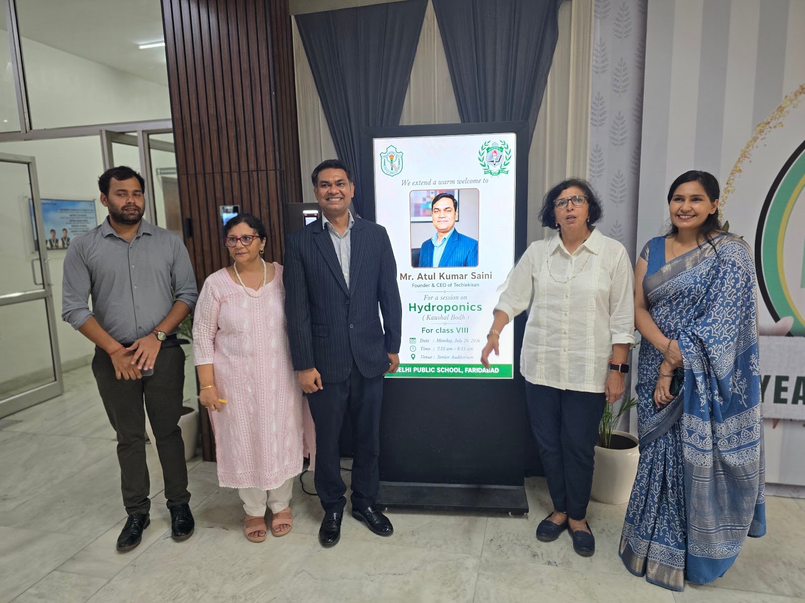 TechieKisan team with DPS Faridabad teachers after the Kaushal Bodh hydroponics session