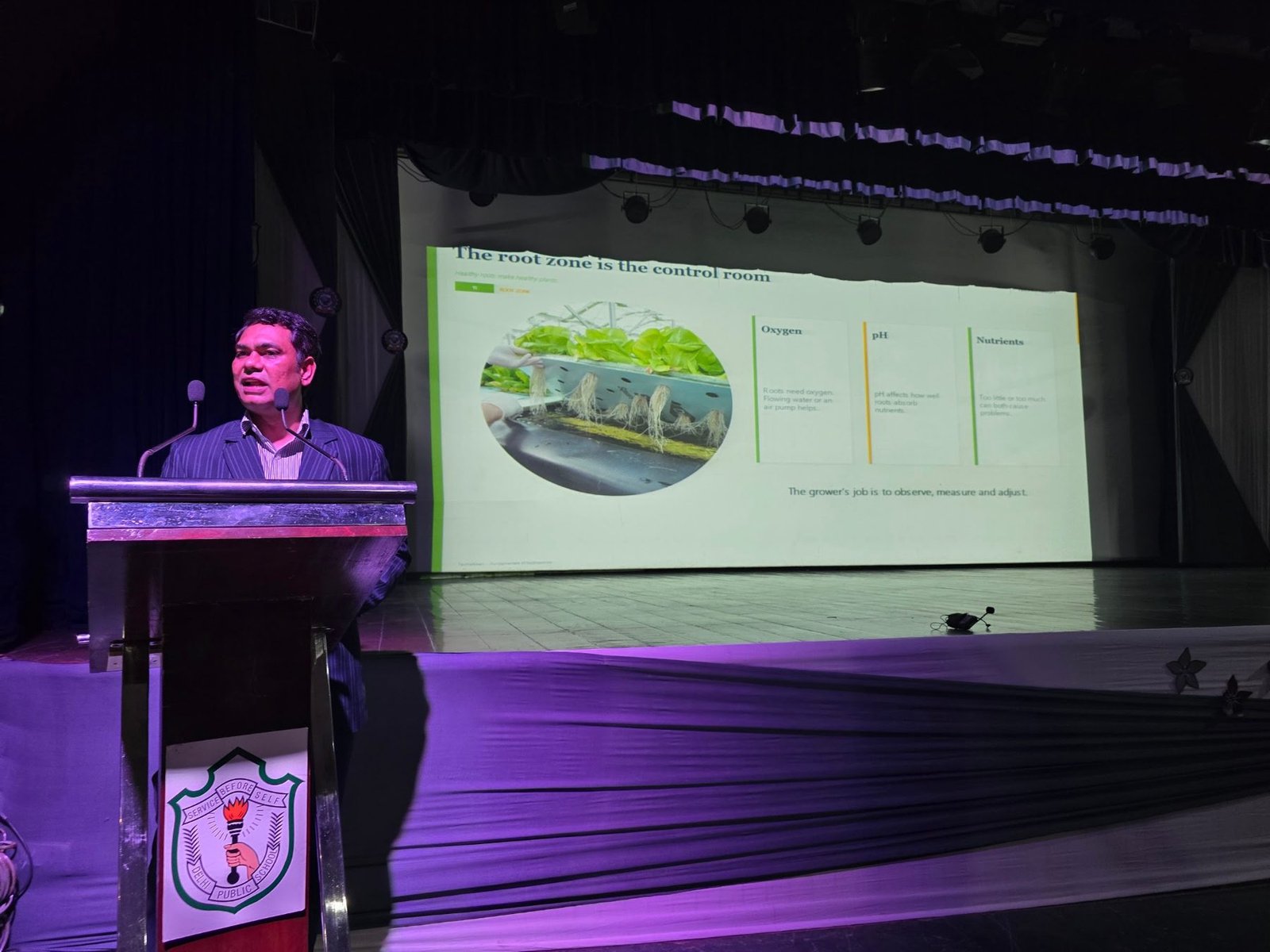 Explaining the basic parts of a hydroponic system at DPS Faridabad